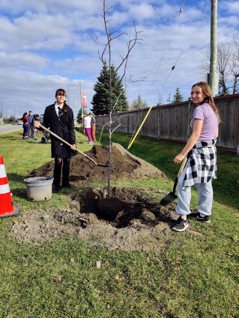 FRANVERT comité est géré par deux enseignants, Mme Lally Durocher et M. Gilles Trahan de l’École secondaire catholique régionale de Hawkesbury